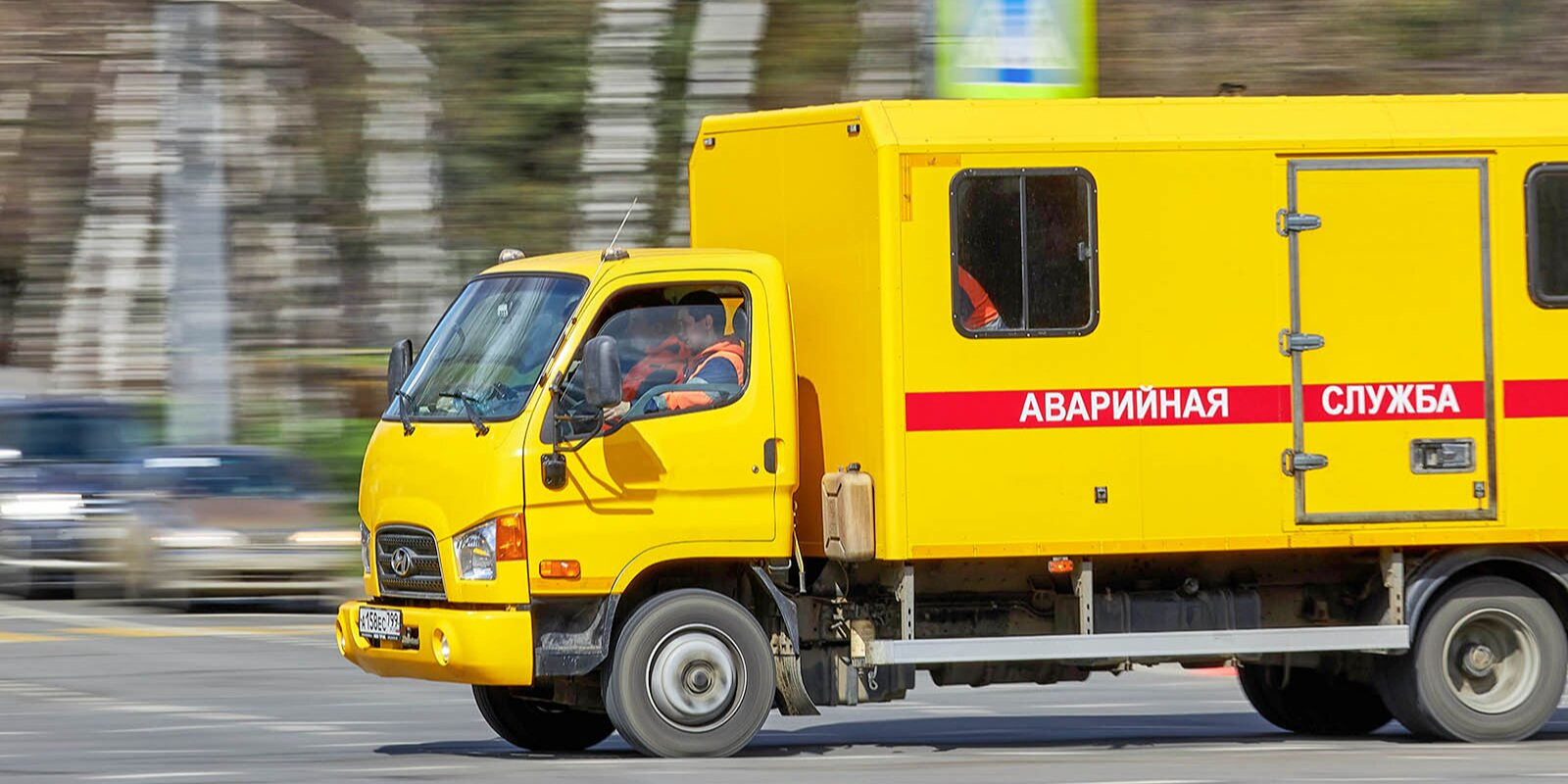 На северо-западе столицы прорвало трубу с горячей водой, у жителей пропал свет