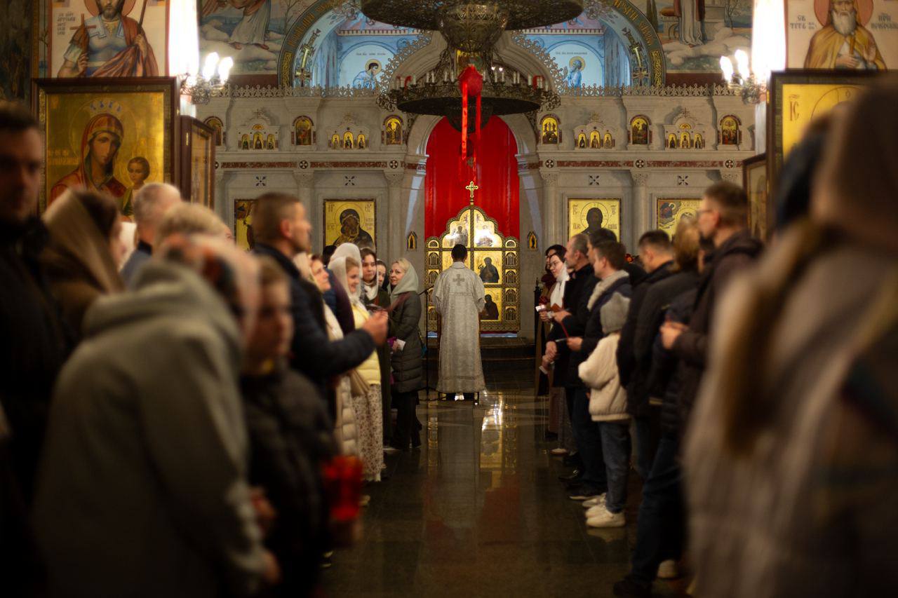 Совет транспортной молодежи Москвы доставил благодатный огонь в храмы  столицы